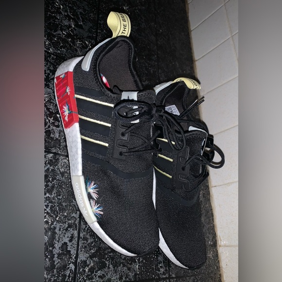 Adidas Thebe Magugu NMD R1 - Picture 5 of 7